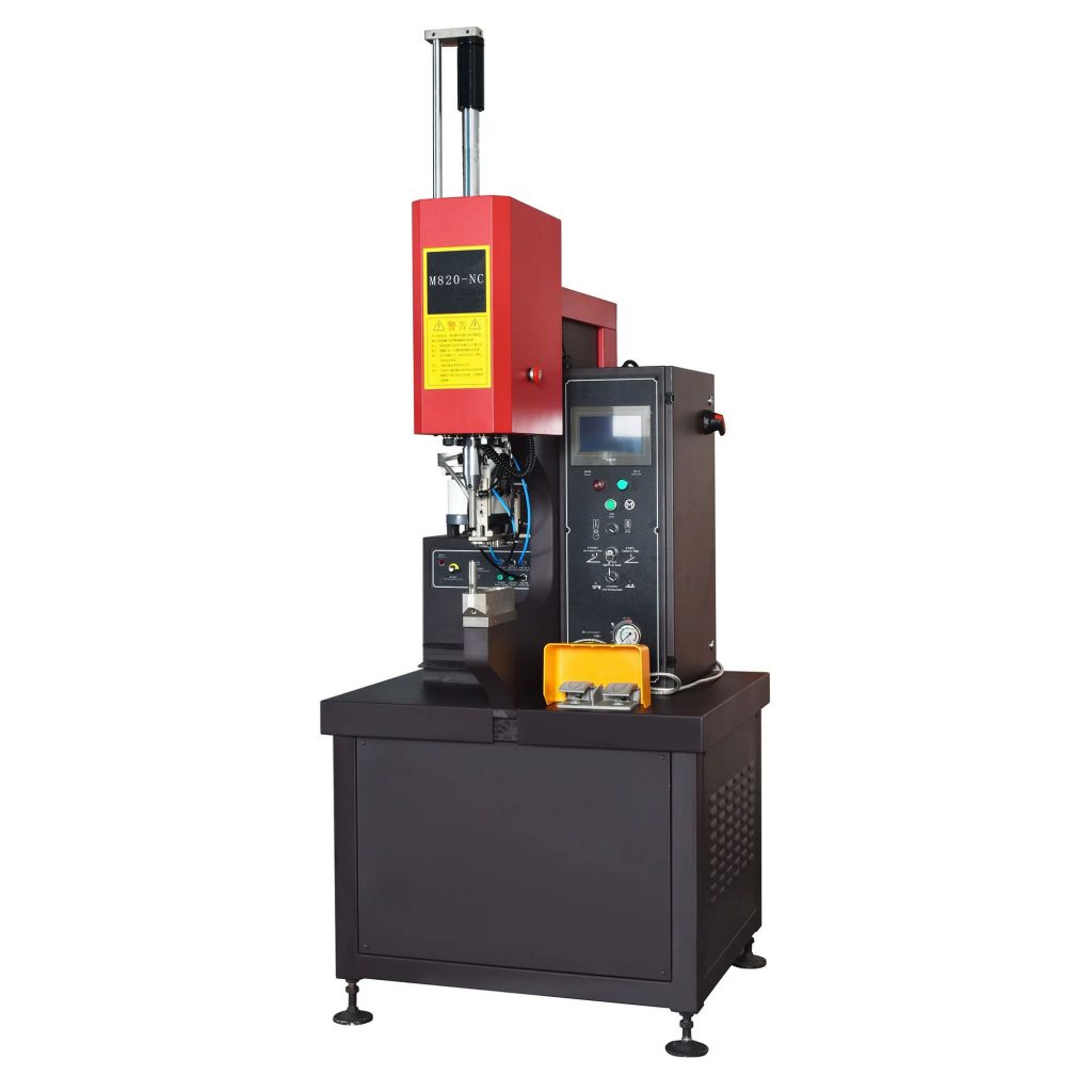 Remachadora hidráulica AEK M820 NC de 8 toneladas (imagen 2)