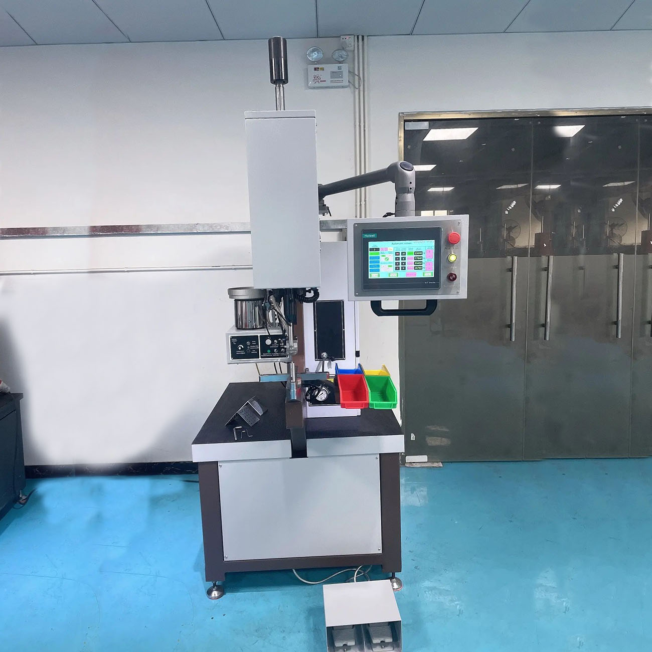 Máquina automática de inserción de remaches hidráulicos (img1)