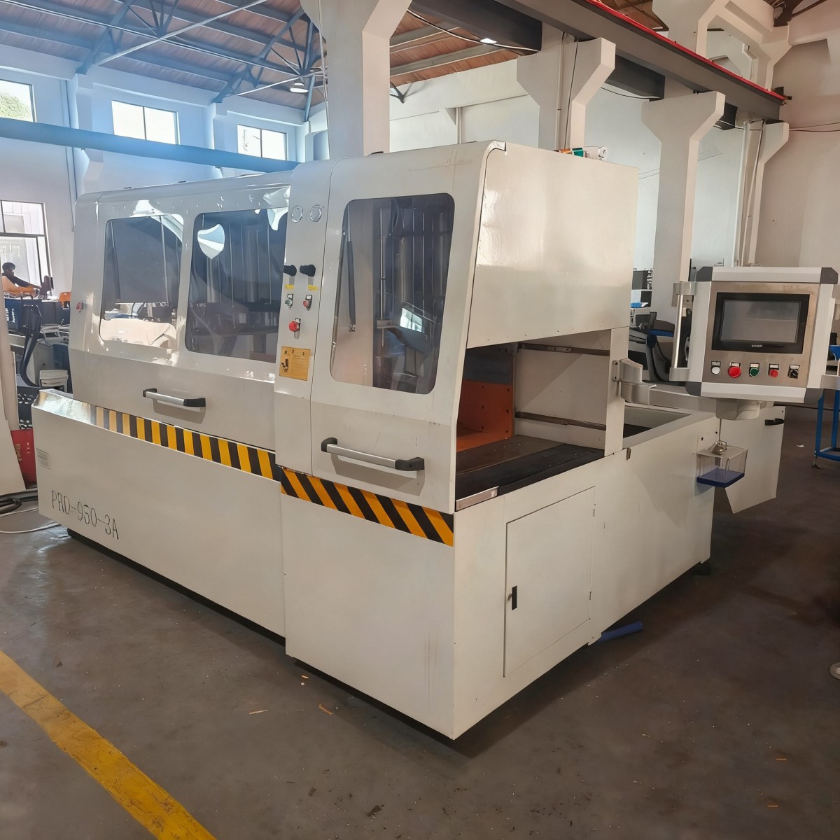 Máquina de corte de aluminio CNC de tres ejes totalmente automática de alta precisión 950