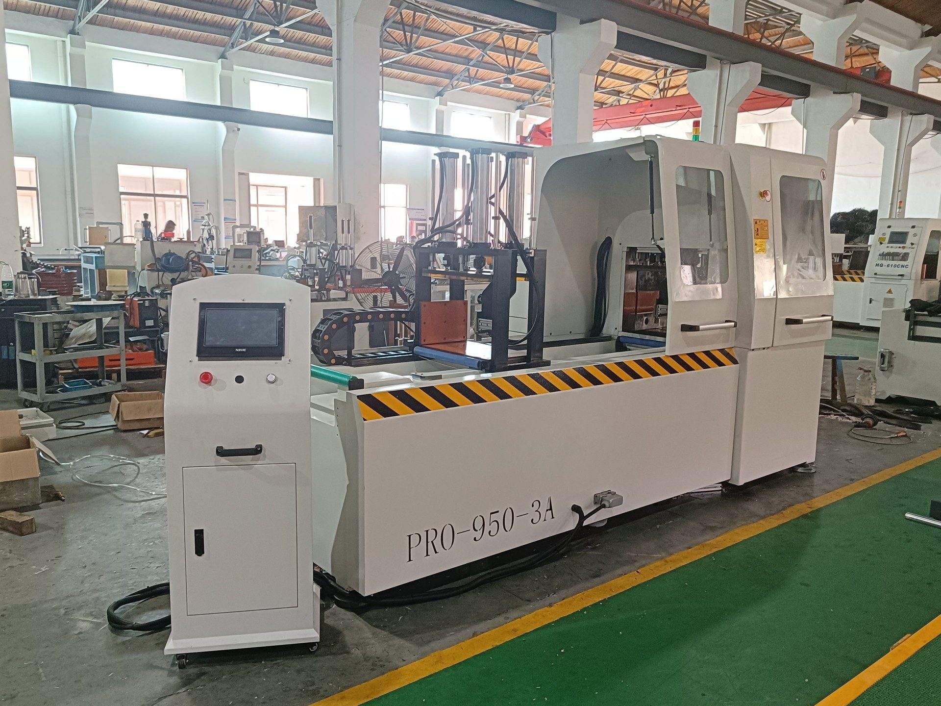 Máquina de corte CNC de tres ejes para tubos y perfiles de aluminio 950