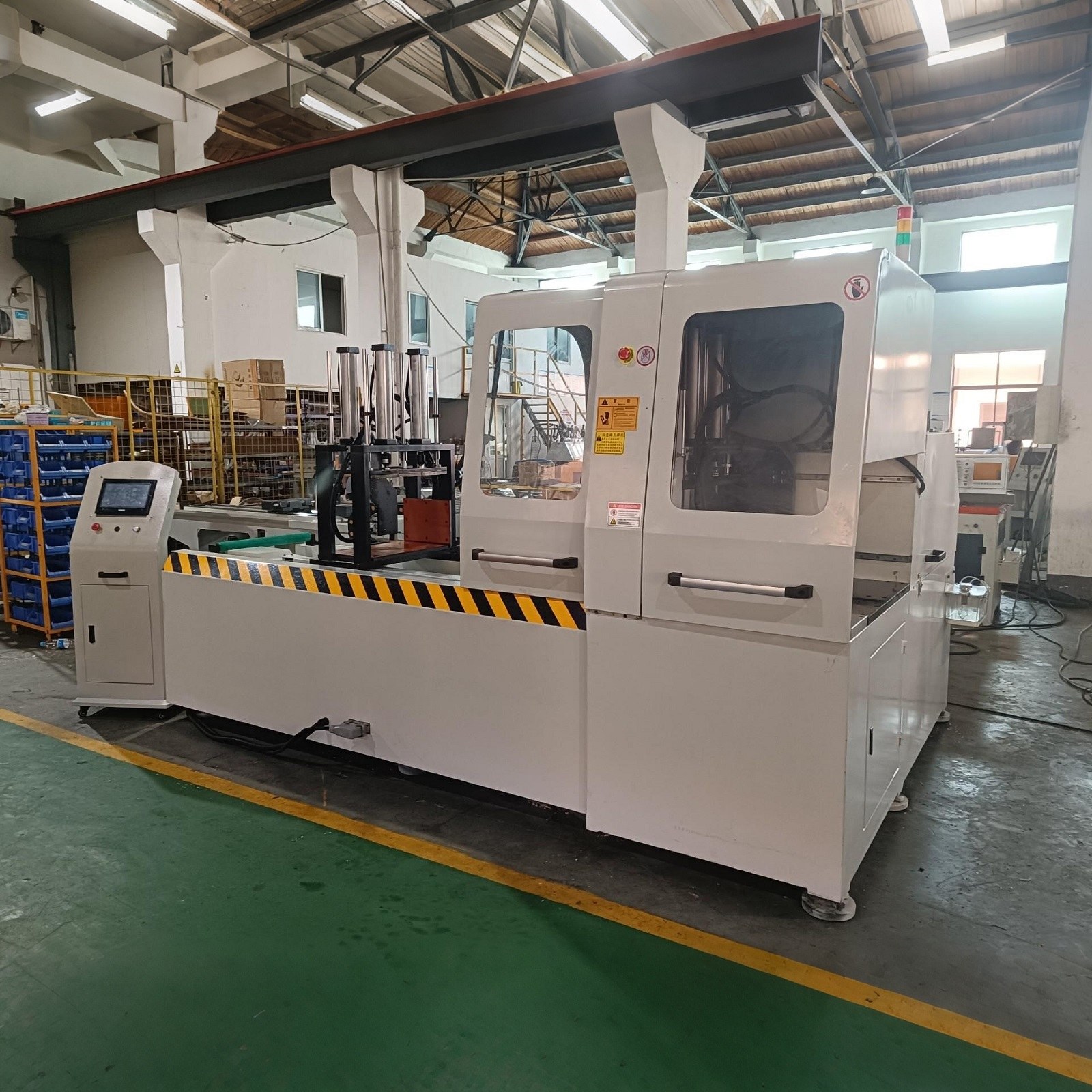 Máquina de corte de tubos y perfiles de aluminio CNC totalmente automática de tres ejes 950 img3