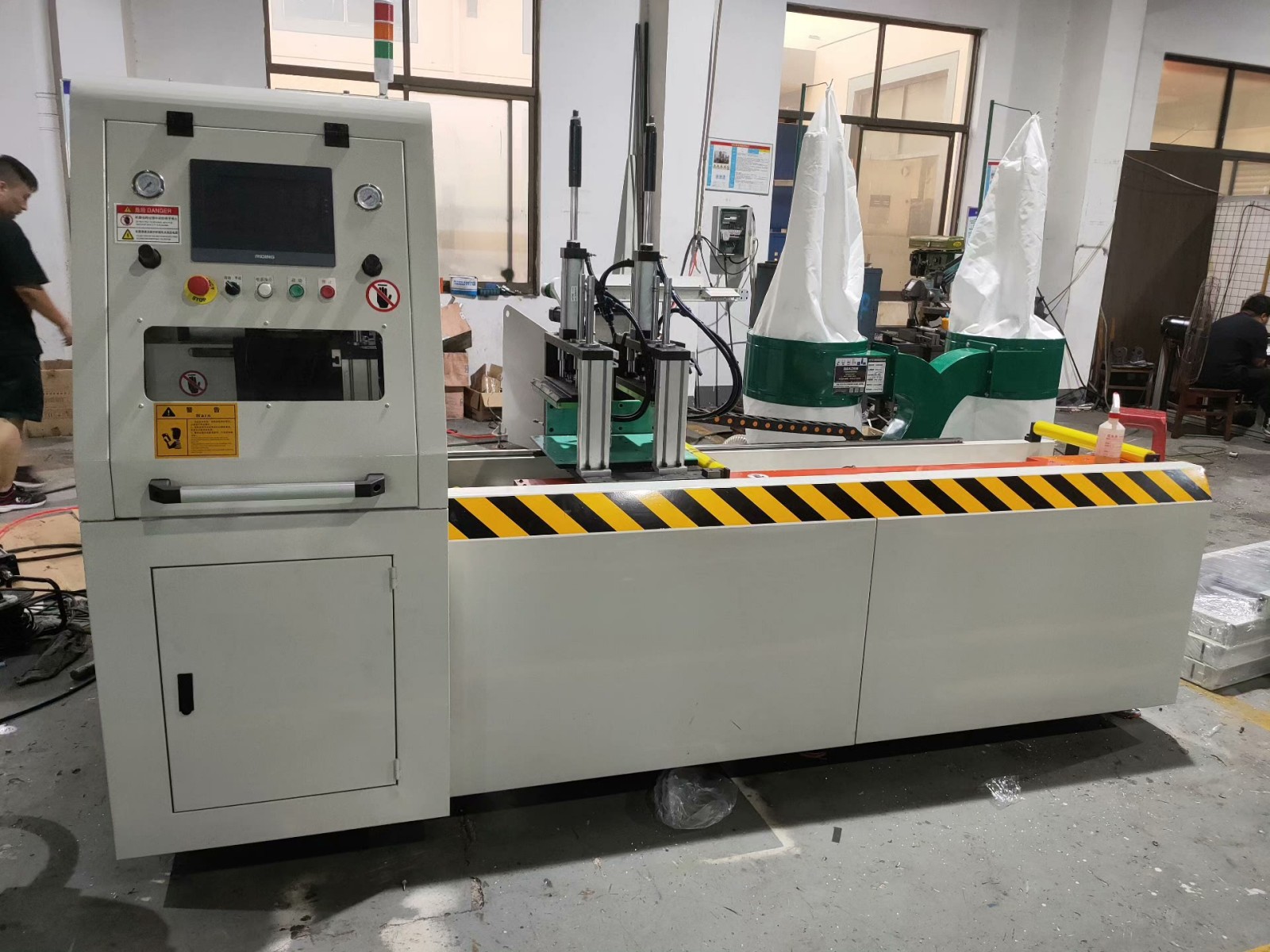 AEK 610 CNC 서보 알루미늄 파이프 및 프로파일 커터