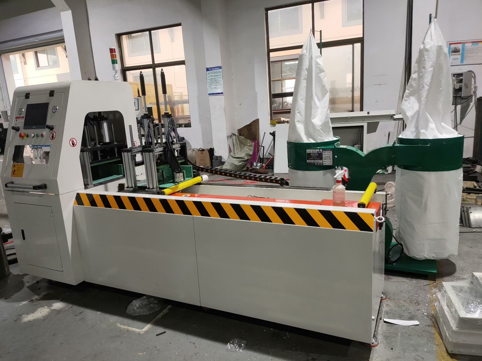 AEK 610 듀얼 축 CNC 알루미늄 프로파일 절단기