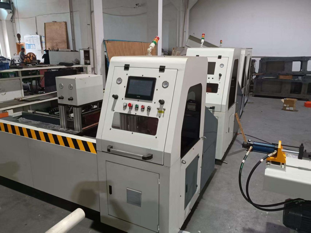 AEK 610 듀얼 축 전자동 알루미늄 커터