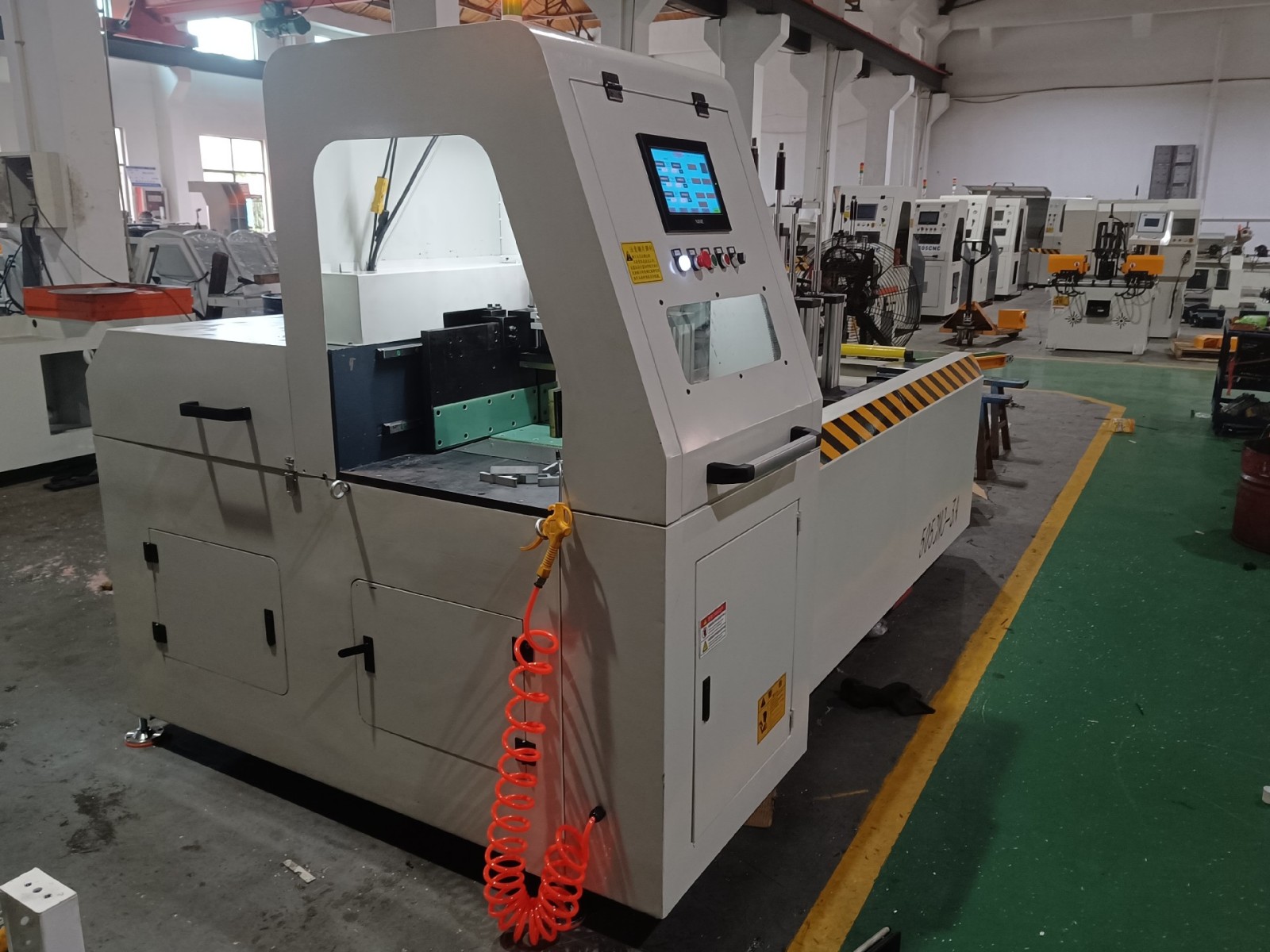 AEK 610 전자동 CNC 알루미늄 프로파일 절단기