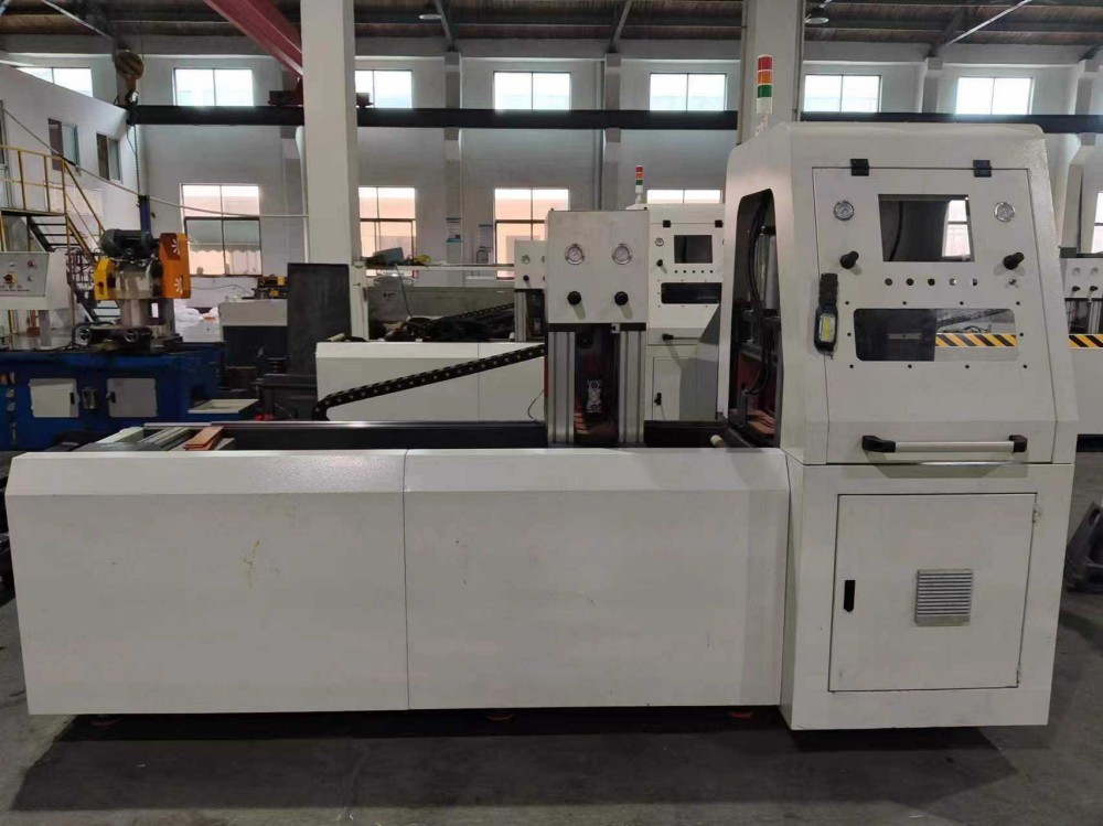 AEK 610 서보 CNC 알루미늄 프로파일 톱 기계