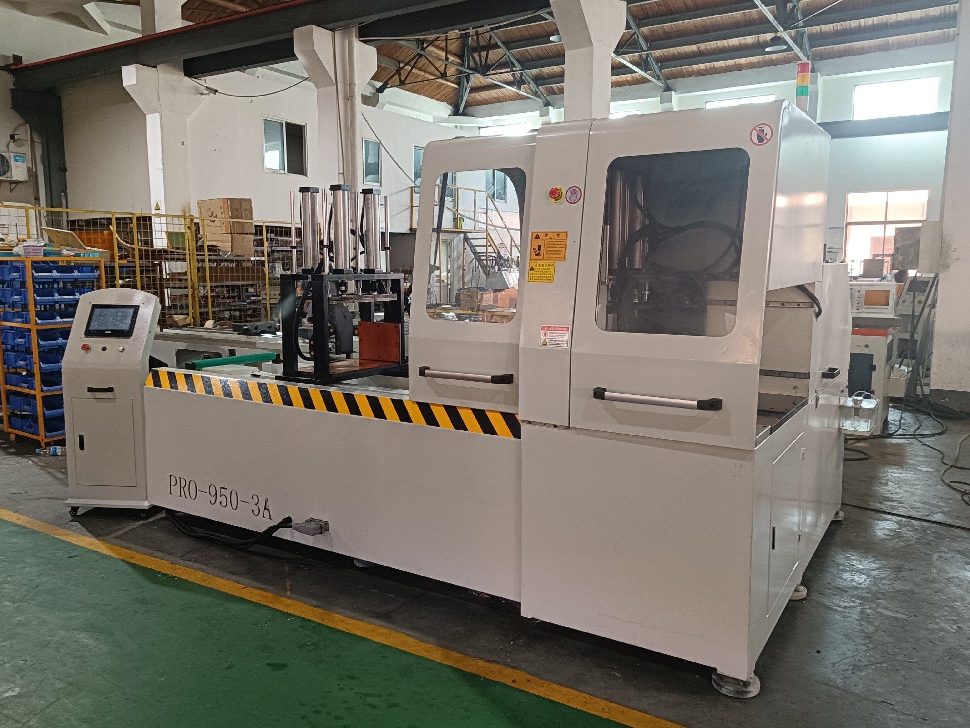 Máquina de corte de perfiles de aluminio CNC de tres ejes de alta precisión AEK 950