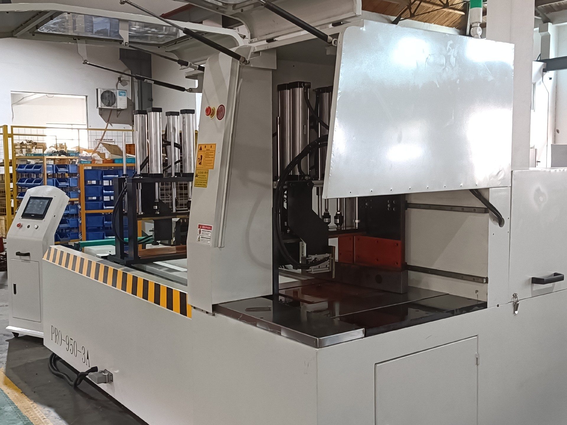 Cortadora de perfiles de aluminio y cobre servo CNC de tres ejes AEK 950