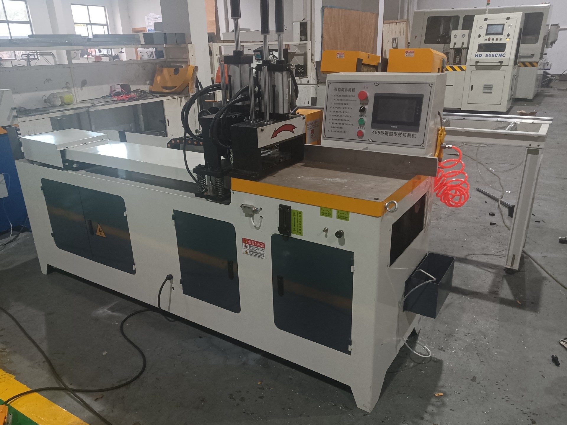 自動CNCアルミ合金フレーム切断機