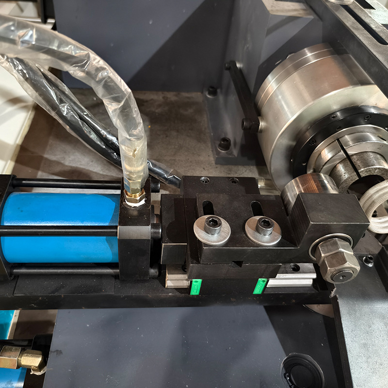 automatic lubrication system for die and roller