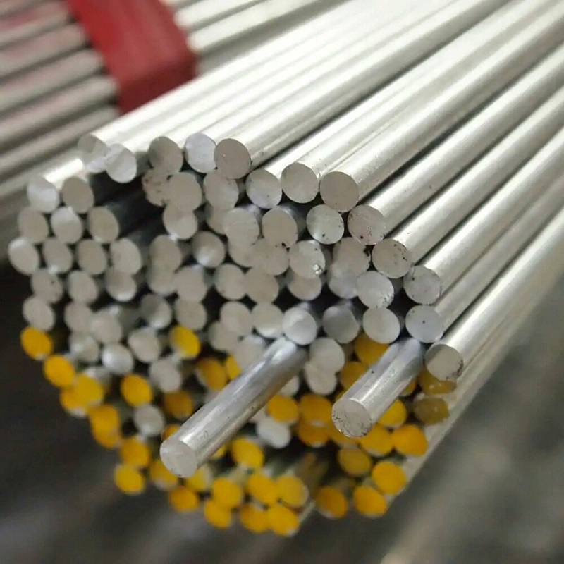 Corte por lotes de barras redondas de aluminio