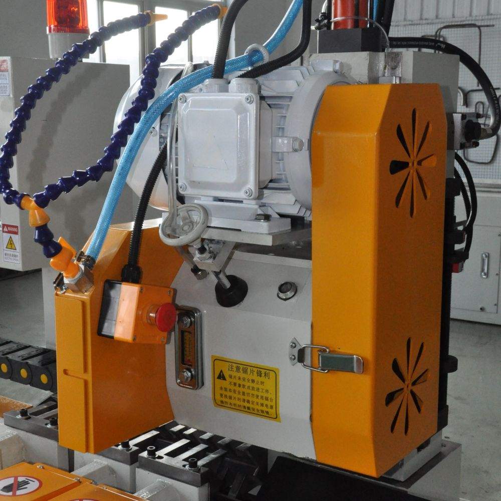 Máquina de corte de tubos CNC totalmente automática com sistema de resfriamento automático