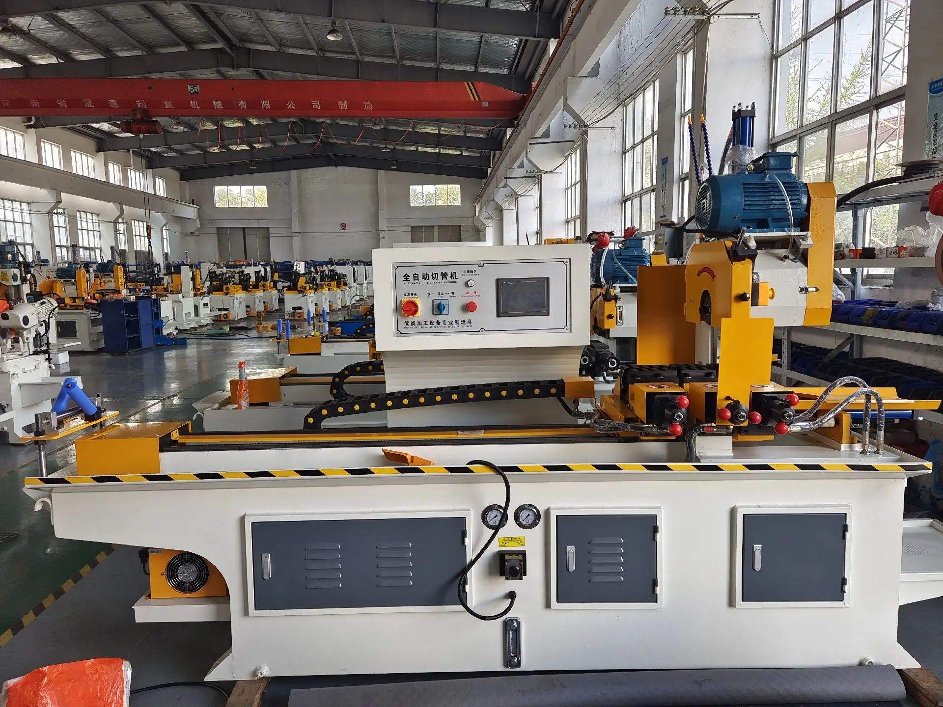 Máquina de corte CNC para tubos de metal, alumínio, cobre e aço.