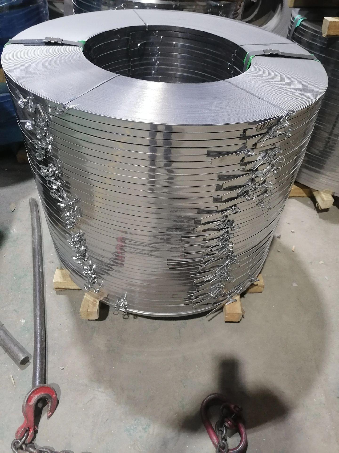 coiled 5052 aluminum alloy strip rolled 5052 aluminum strip placed on a wooden pallet