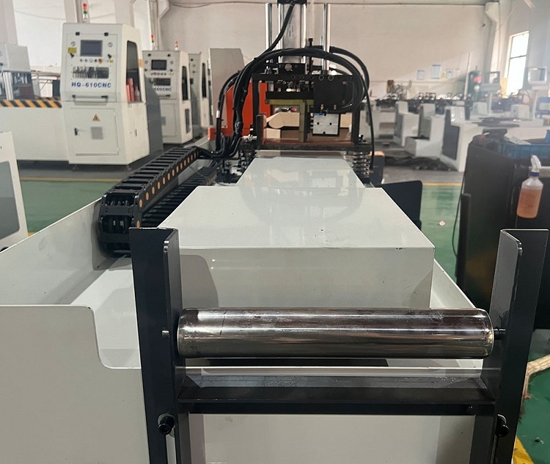 全自動CNCアルミカッター用コンベア給餌ラック