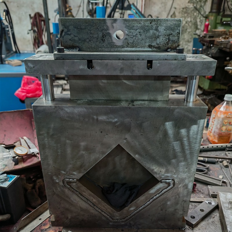 Molde personalizado para corte de cantos em tubos de metal