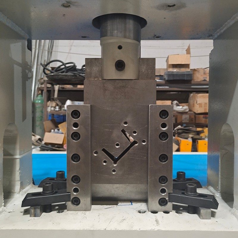 Molde de estampagem hidráulica personalizado para máquina multiestação