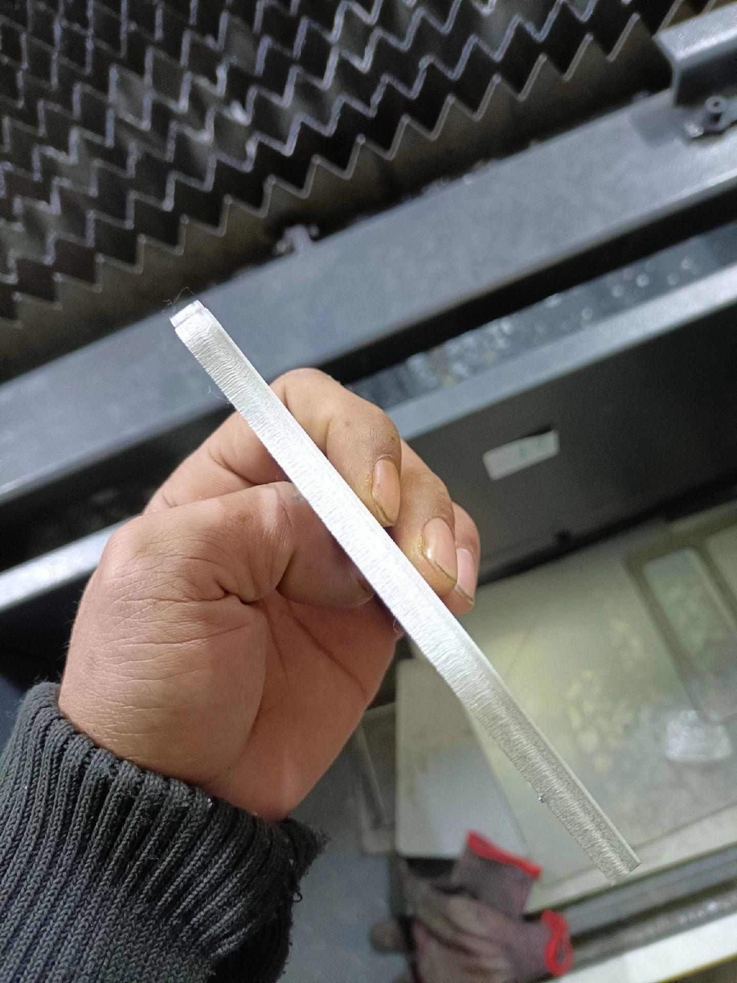 Corte de chapa de aleación de aluminio 6061