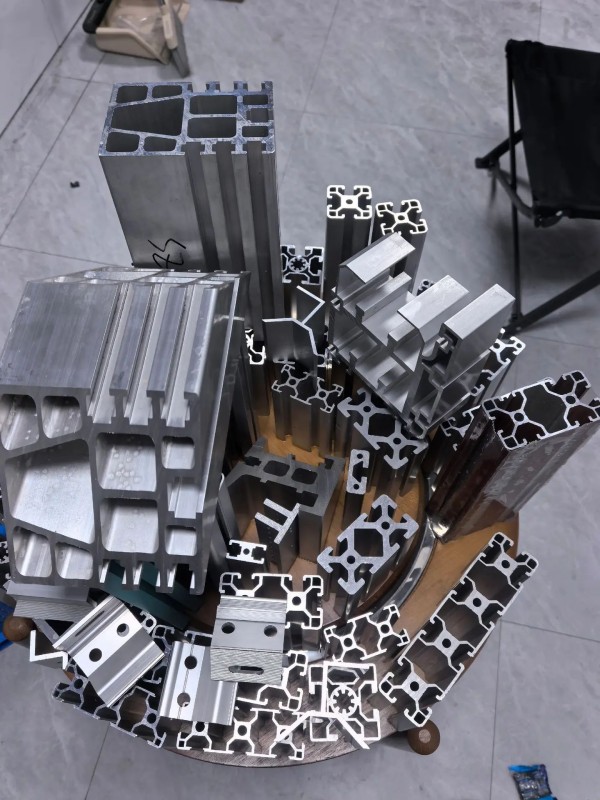 cutting square aluminum tubes for furniture and industrial frames
