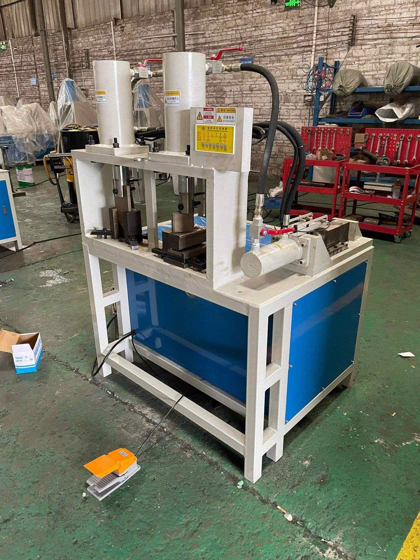 máquina de perfuração de furos para tubos hidráulicos de estação dupla