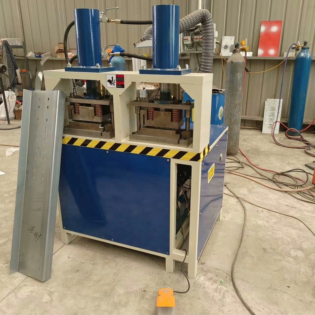 Máquina hidráulica de perfuração e corte de tubos de estação dupla alekvs