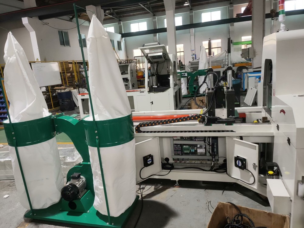 AEK 610 CNC 커터용 듀얼 스테이션 집진 시스템