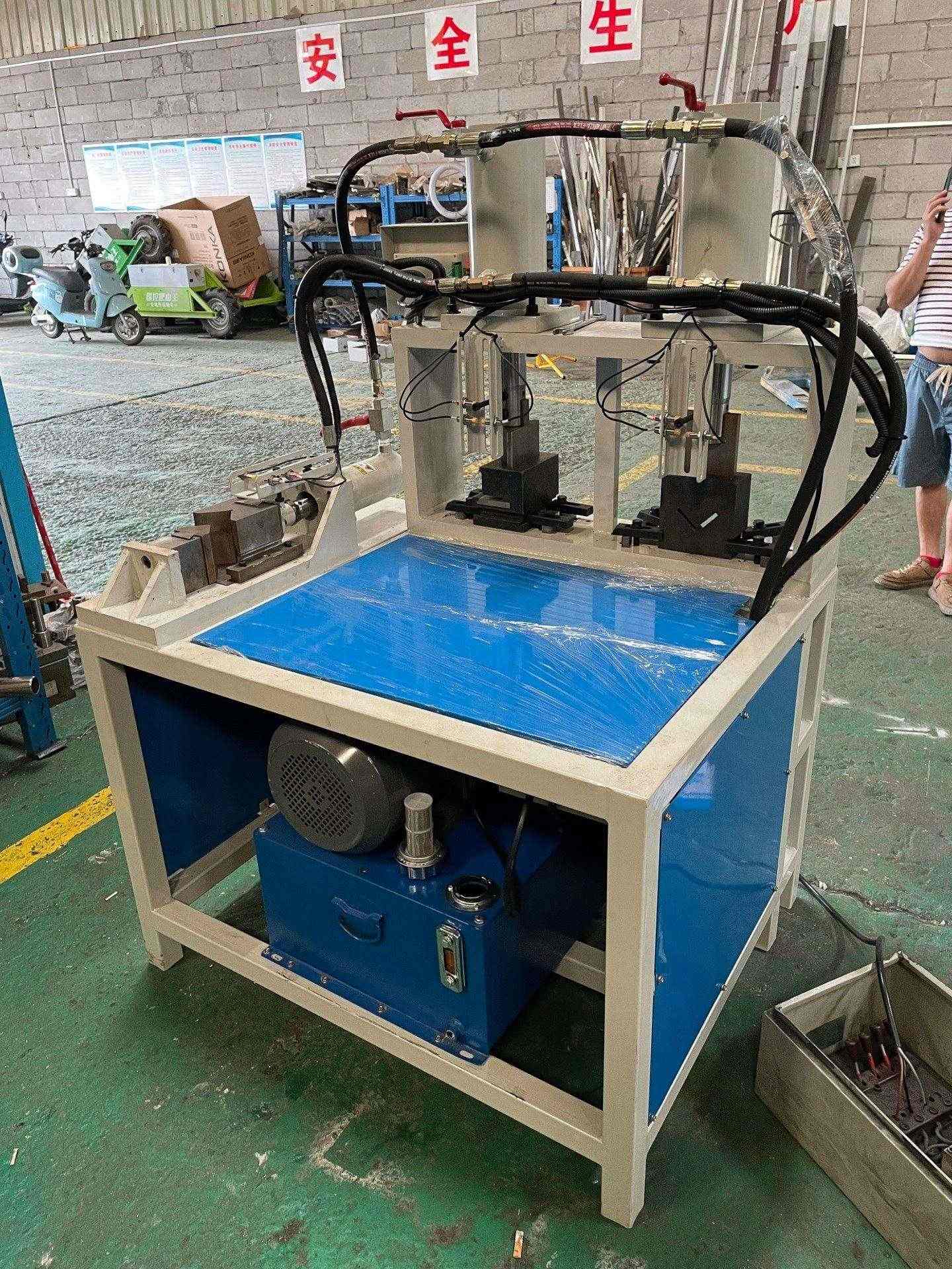 Máquina de puncionamento de tubos e canos hidráulica de estação dupla