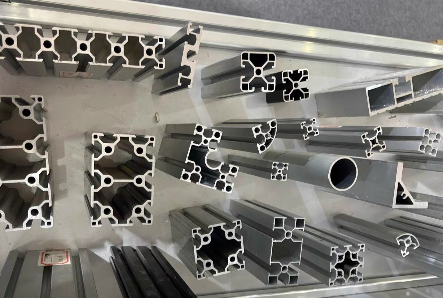 Ejemplos de piezas de aluminio 6061 perfiles de aluminio para construcción