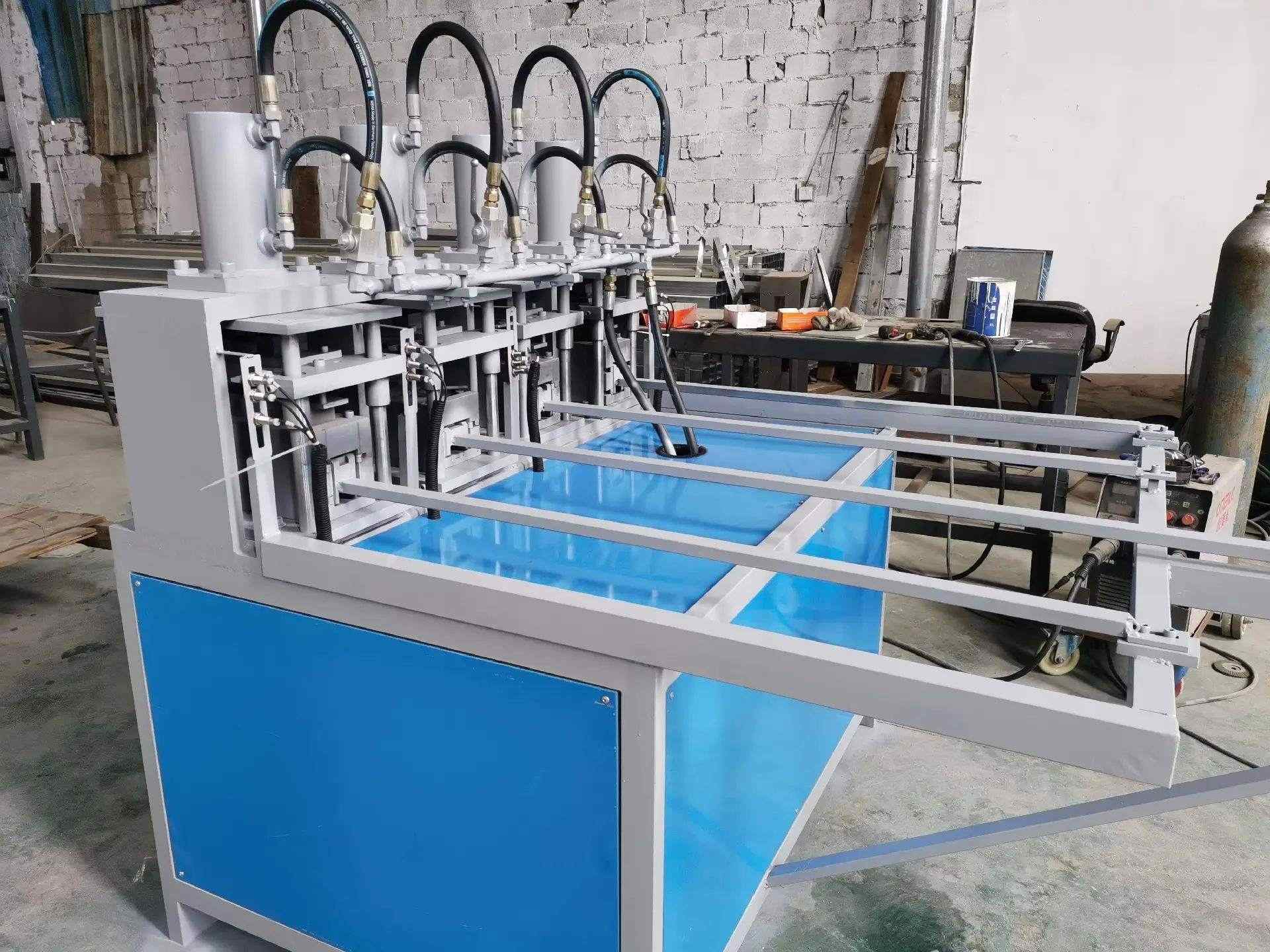 Linha de produção de perfuração e corte de tubos com quatro estações