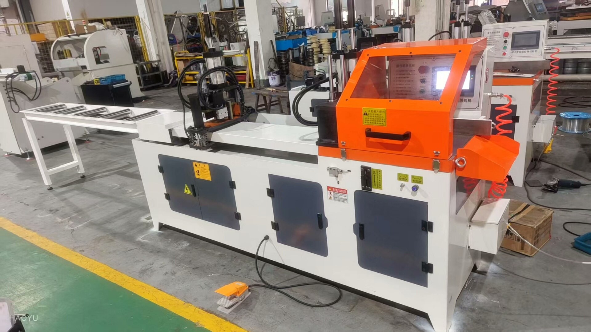 全自動CNCアルミ棒切断機