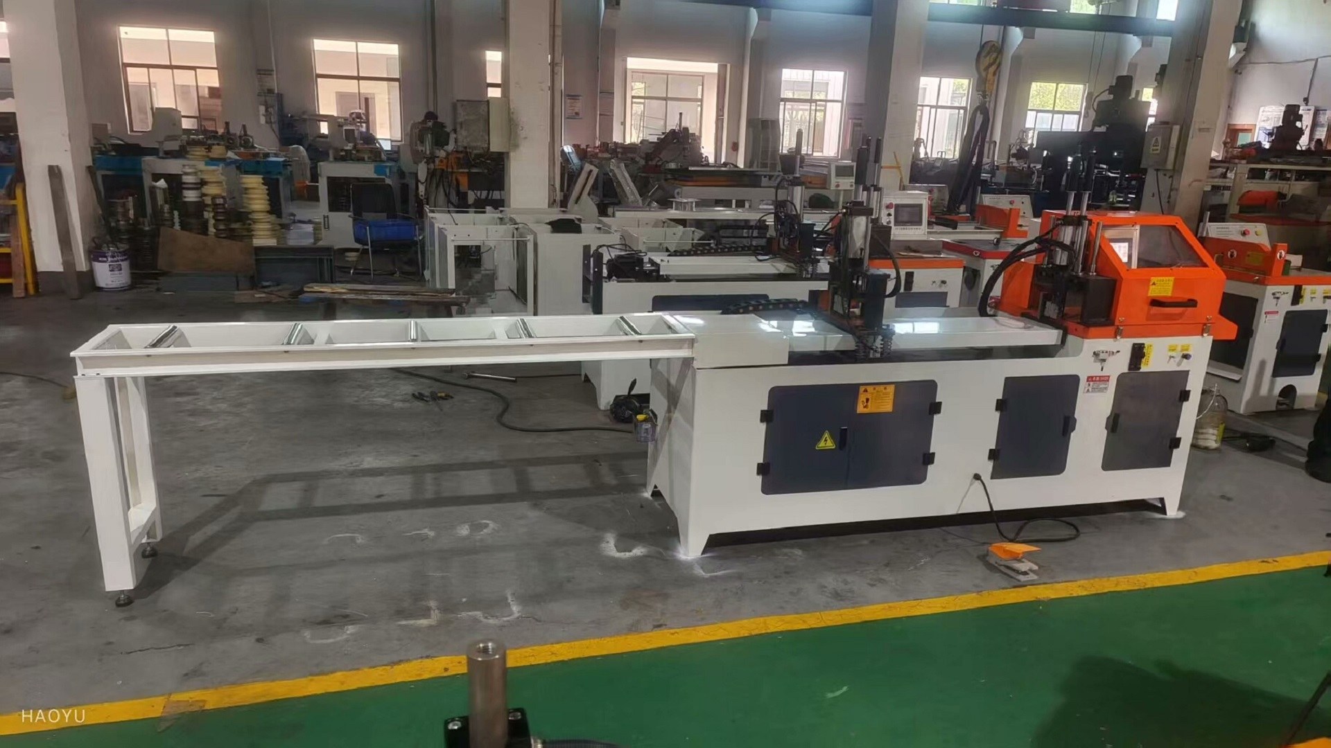 自動給紙機能付き全自動CNCアルミチューブ切断機