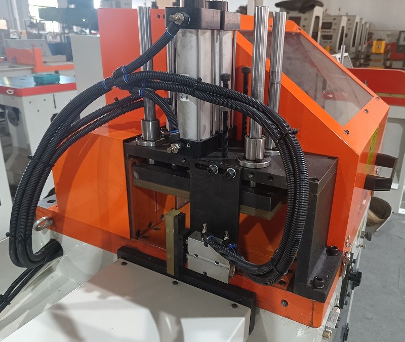 全自動CNCカッター用機械式ロック装置