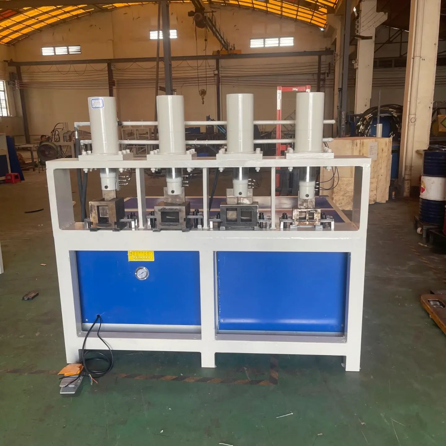 máquina de perfuração de tubos multiestação