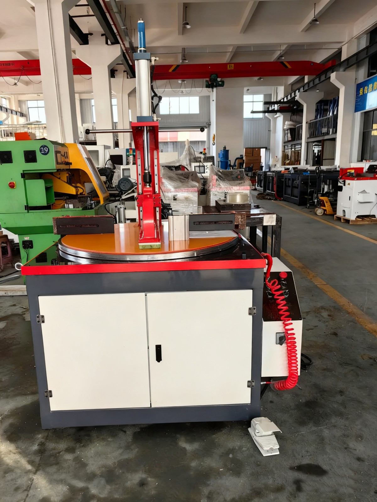 sierra semiautomática de ángulo variable para perfiles de aluminio