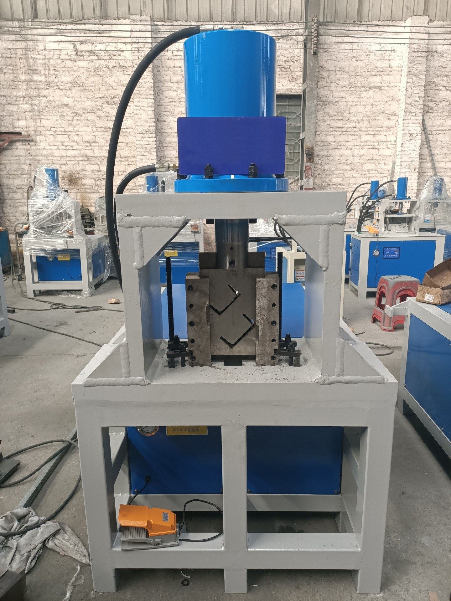 Máquina de puncionamento de tubos de aço macio hidráulica de estação única