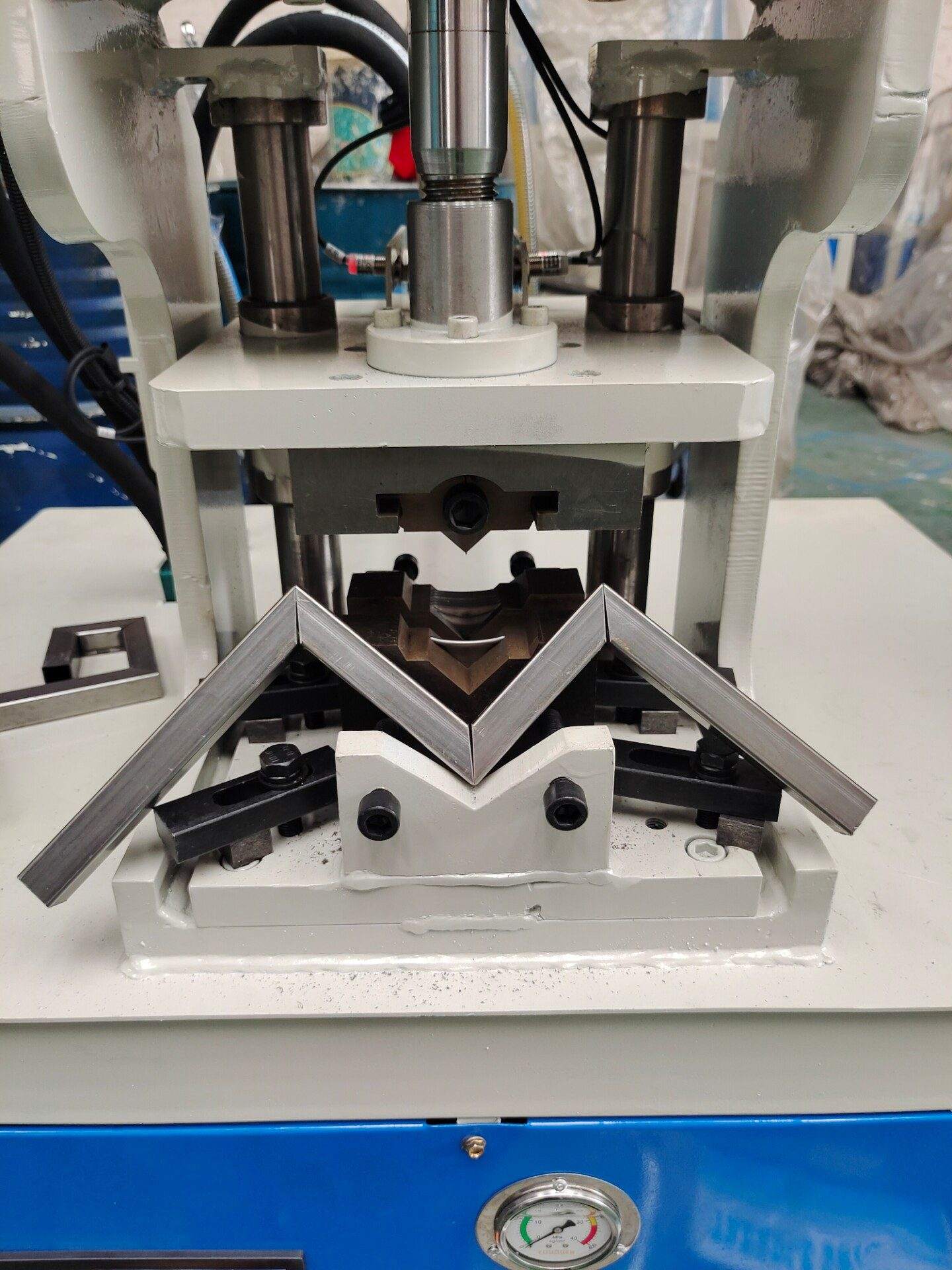 máquina de puncionamento de tubos de aço hidráulica de estação simples/dupla