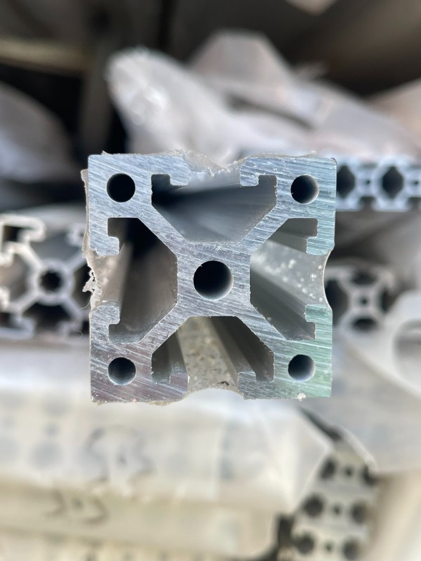 extrusión de aluminio con ranura en T1