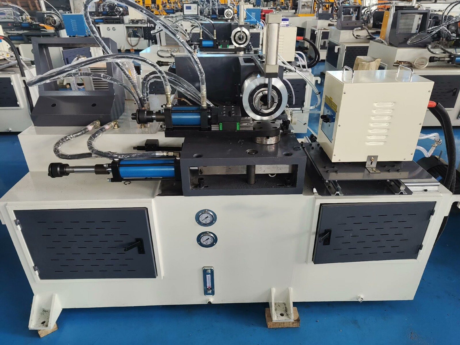 tube end closing machine for aluminum and copper tubes with rf heating