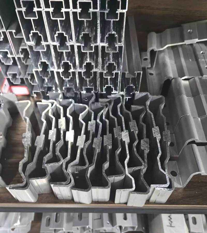 ドアや窓用の斜めカットアルミプロファイル