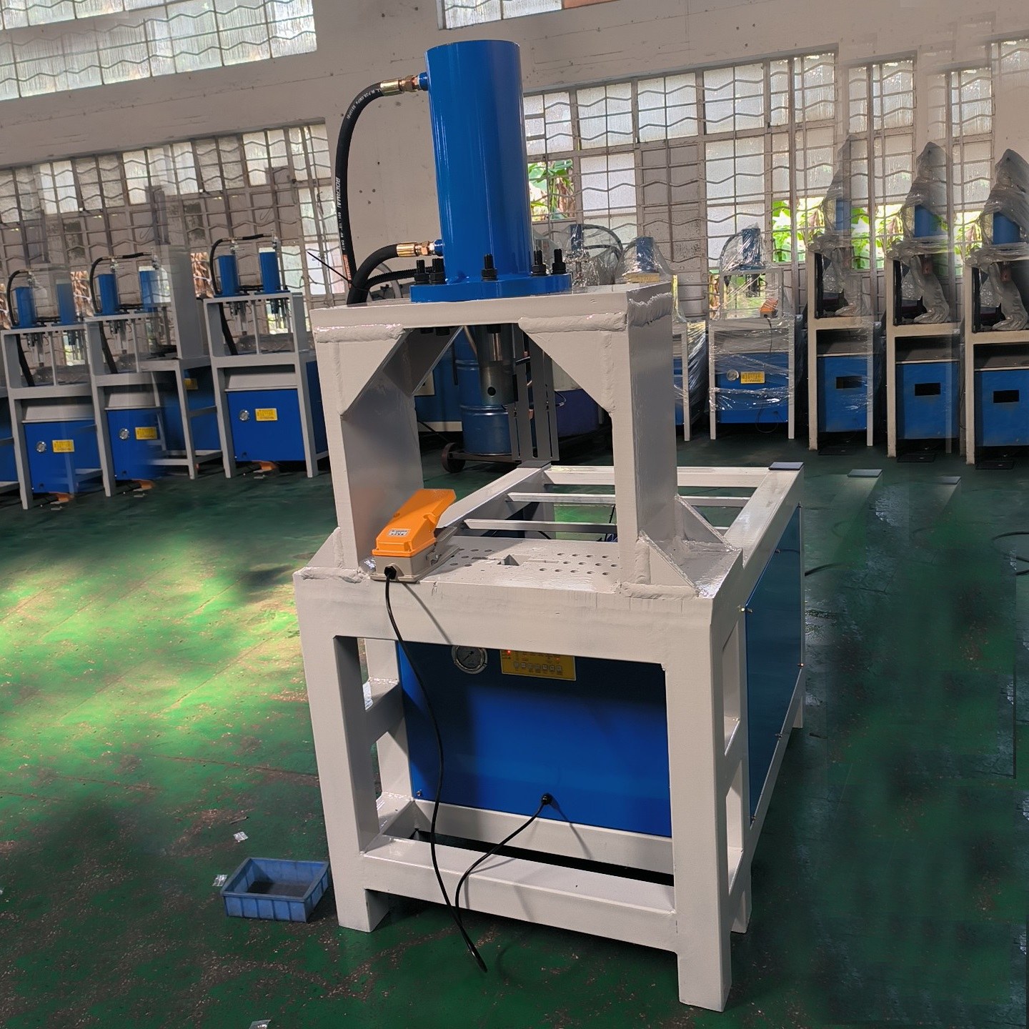 Máquina de puncionamento de tubos de aço hidráulica de estação única img4