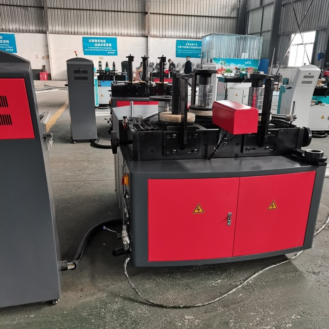 Máquina dobladora CNC de 3 rodillos para perfiles de aluminio