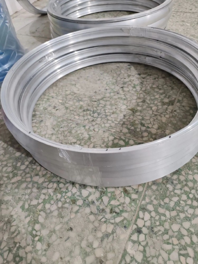 Curvado de perfiles circulares de aluminio