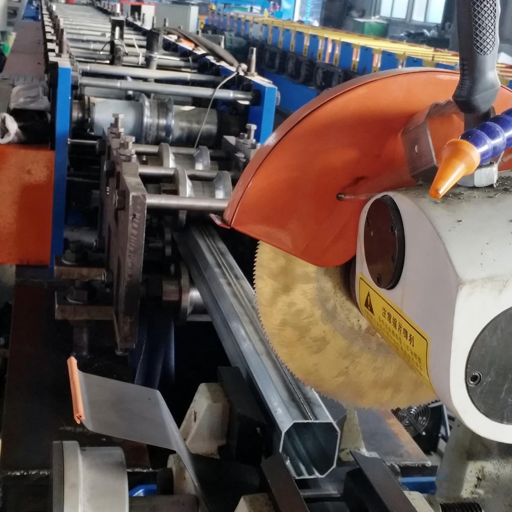 machine de découpe de tubes, système de profilage de tubes, machine de formage à rouleaux