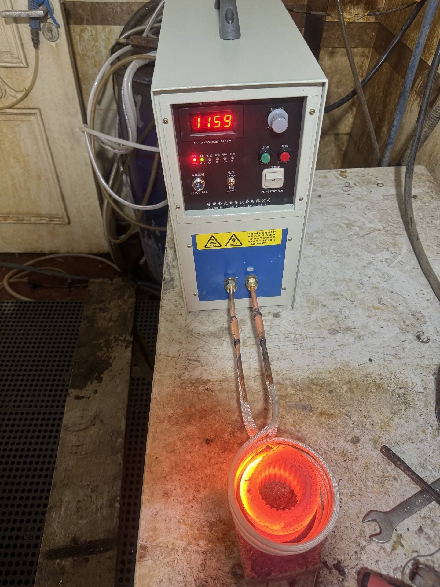the high frequency heating machine is heating the metal forging