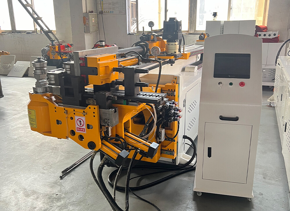 Máquina dobladora de tubos con mandril CNC automática