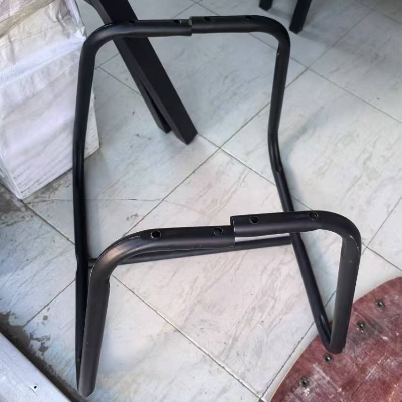 Marco de tubo doblado 3D perforado negro con conjunto de tubos multiángulo