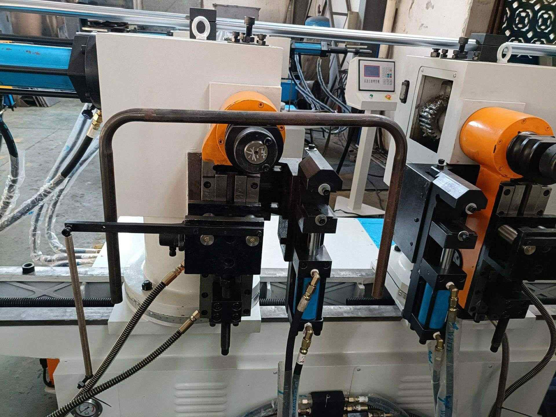Máquina dobladora de tubos y tuberías de doble cabezal CNC 3