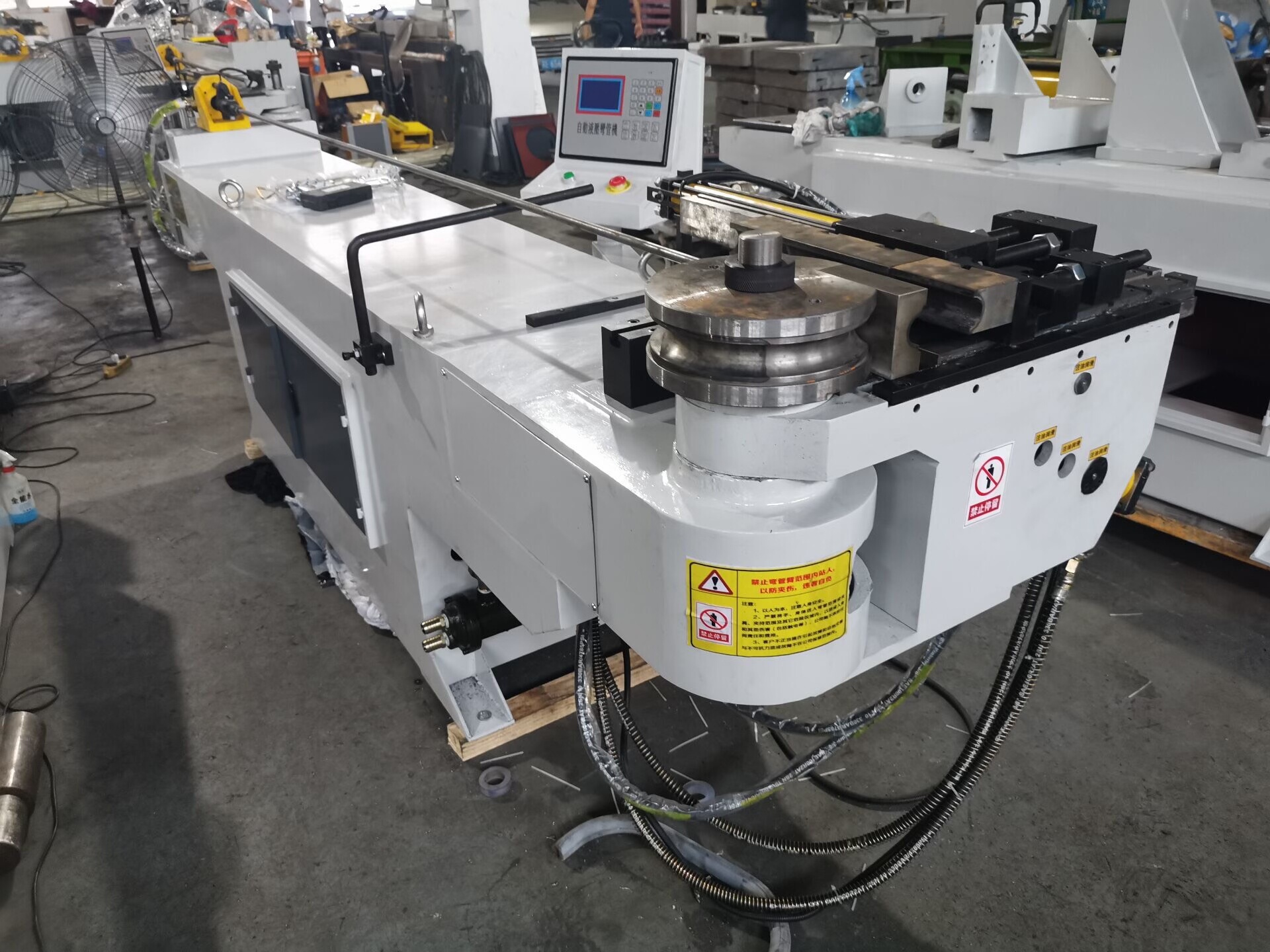 Máquina dobladora de tubos NC de radio estrecho 1D personalizada