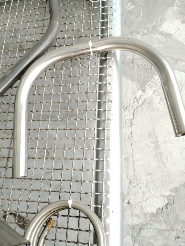 Máquina dobladora de tubos y tuberías de doble cabezal, producto terminado de tubo curvado de acero inoxidable