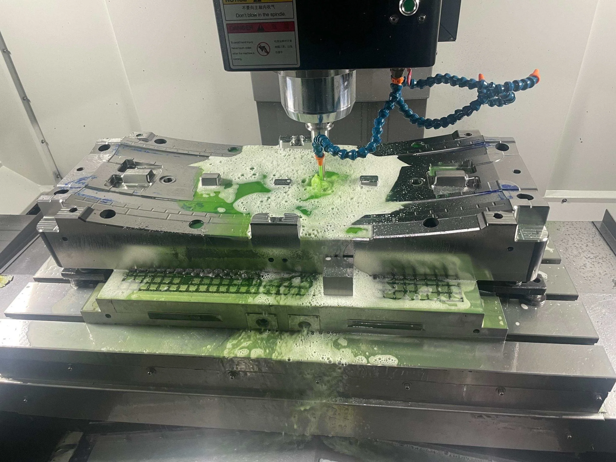 دستگاه تمیز کردن براده با مایع برش، حذف براده ابزار